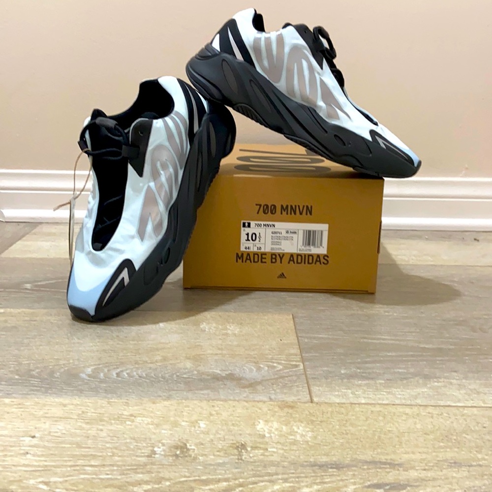 Yeezy 700 MNVN